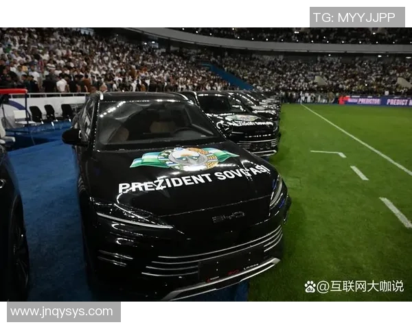 黑色五星光辉闪耀足球场，聚焦世界级球星的传奇故事与荣耀时刻