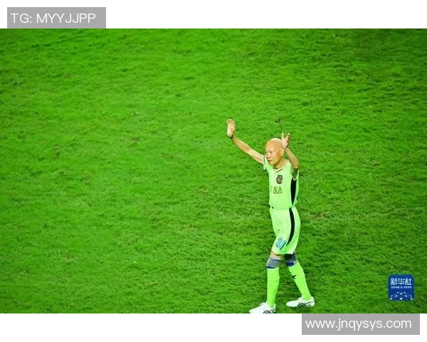 香港足球一号球星是谁 他在球场上的表现与成就如何